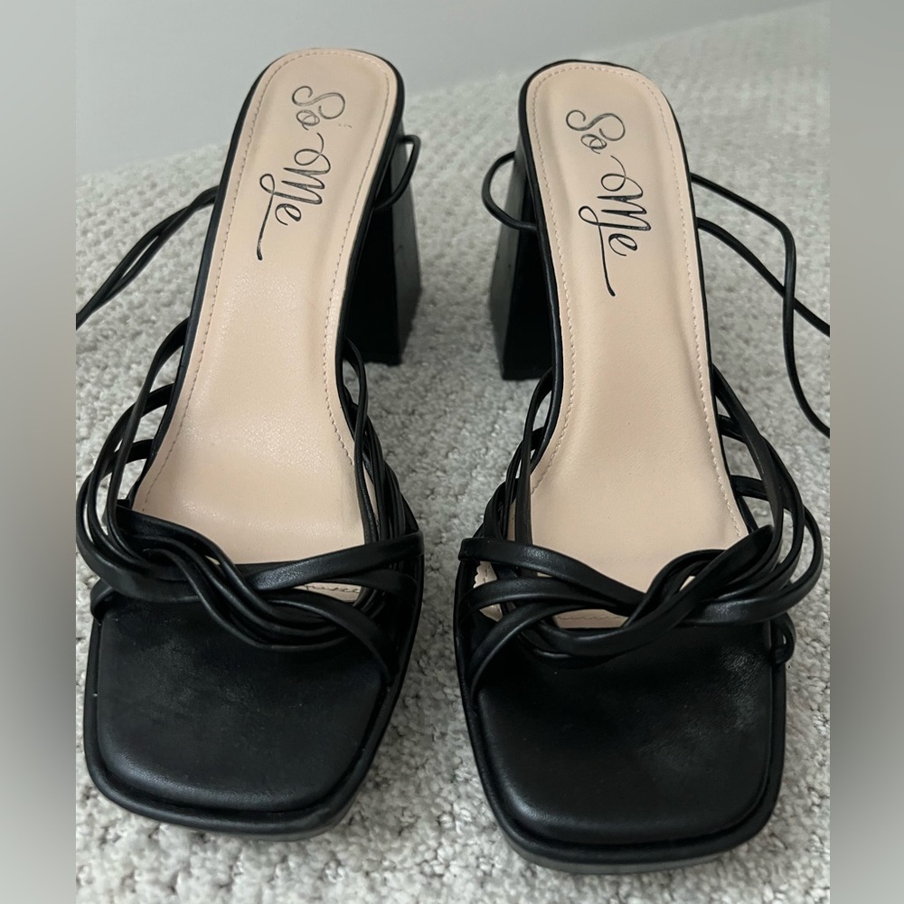 So Me Black Strappy Lace-Up Square Toe Heels - 9